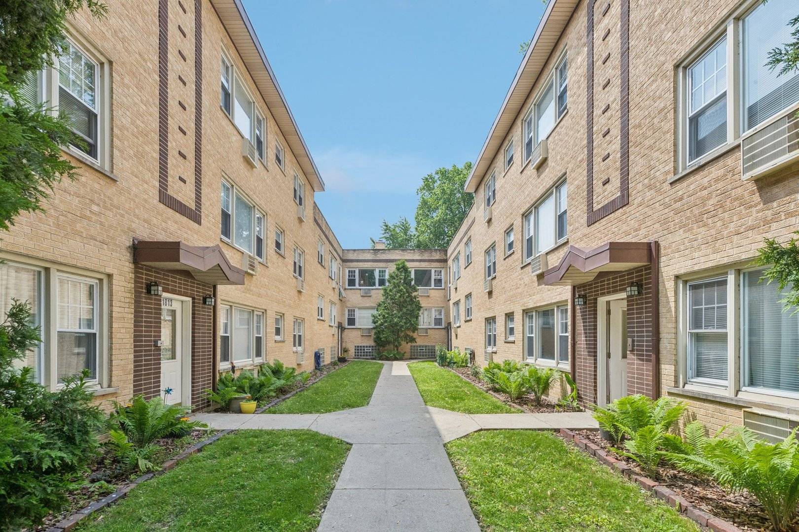 Chicago, IL 60626,1819 W Touhy AVE #2