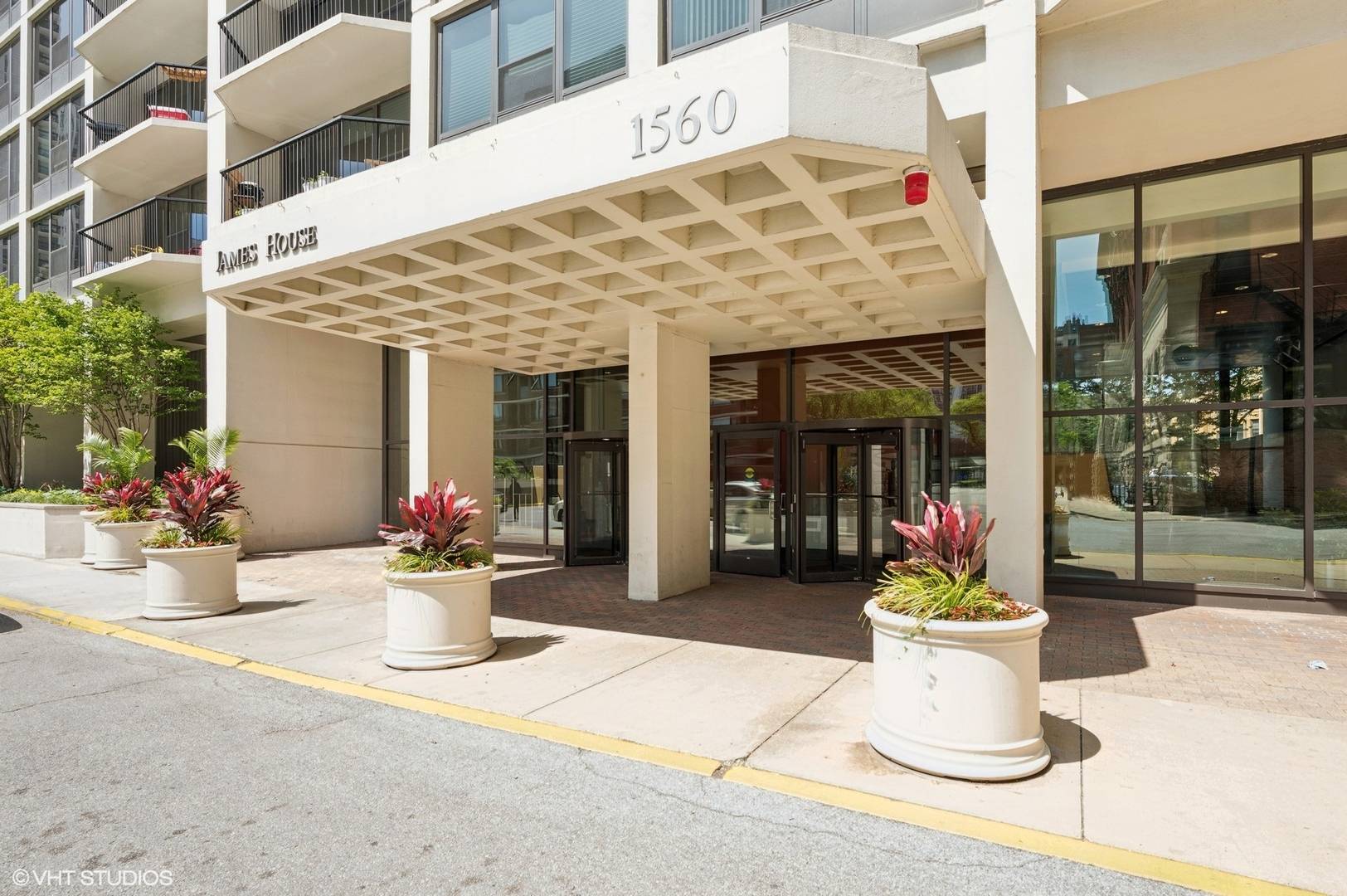 Chicago, IL 60610,1560 N SANDBURG TER #1605J