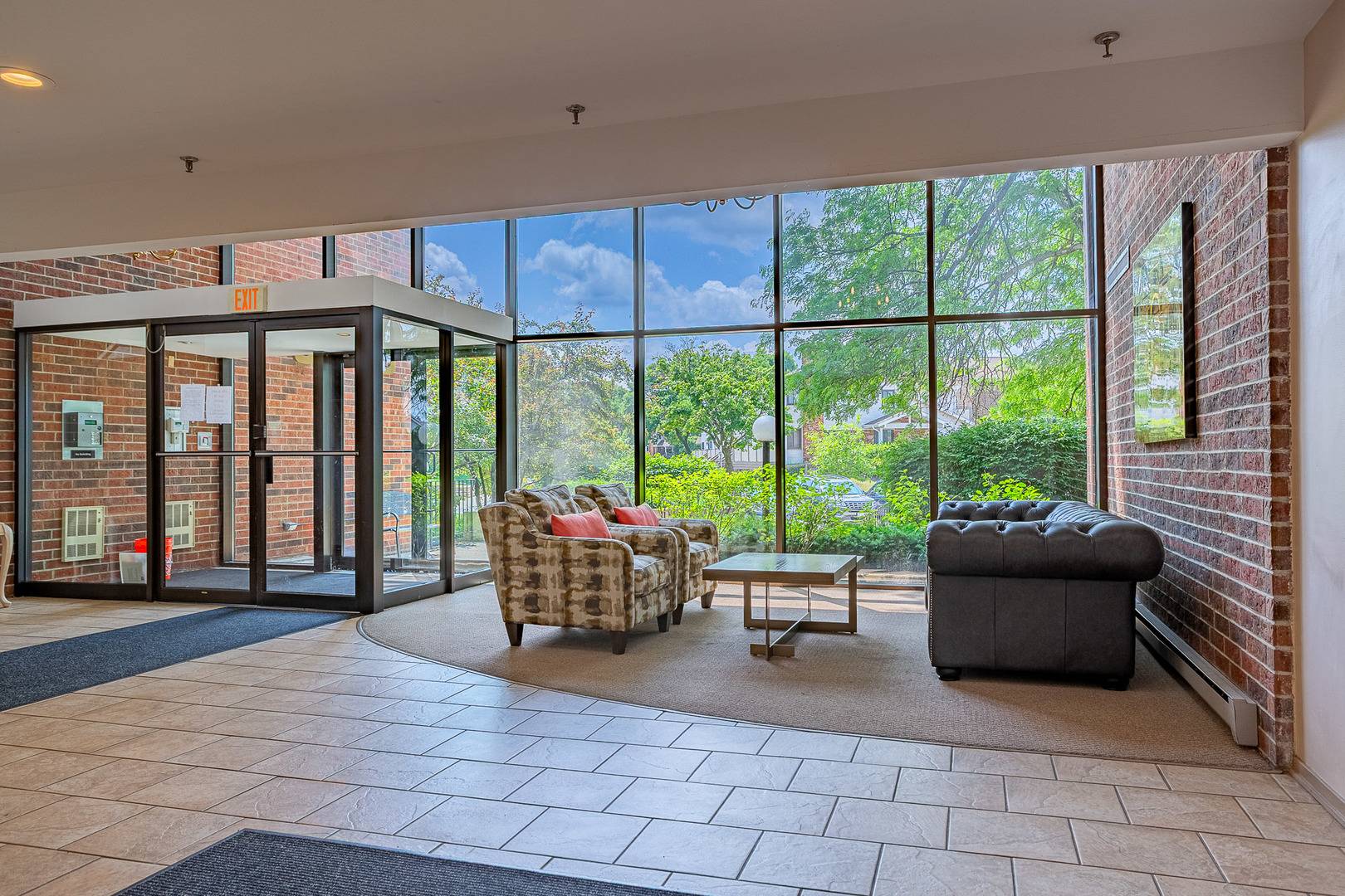 Northbrook, IL 60062,3070 Pheasant Creek DR #201