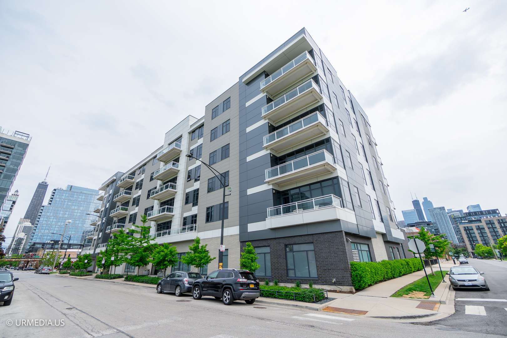 Chicago, IL 60610,367 W Locust ST #202