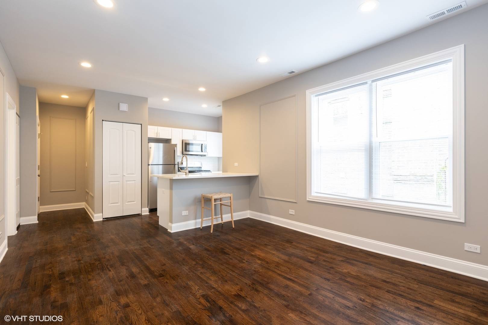Chicago, IL 60625,4619 N Hamlin AVE #1R