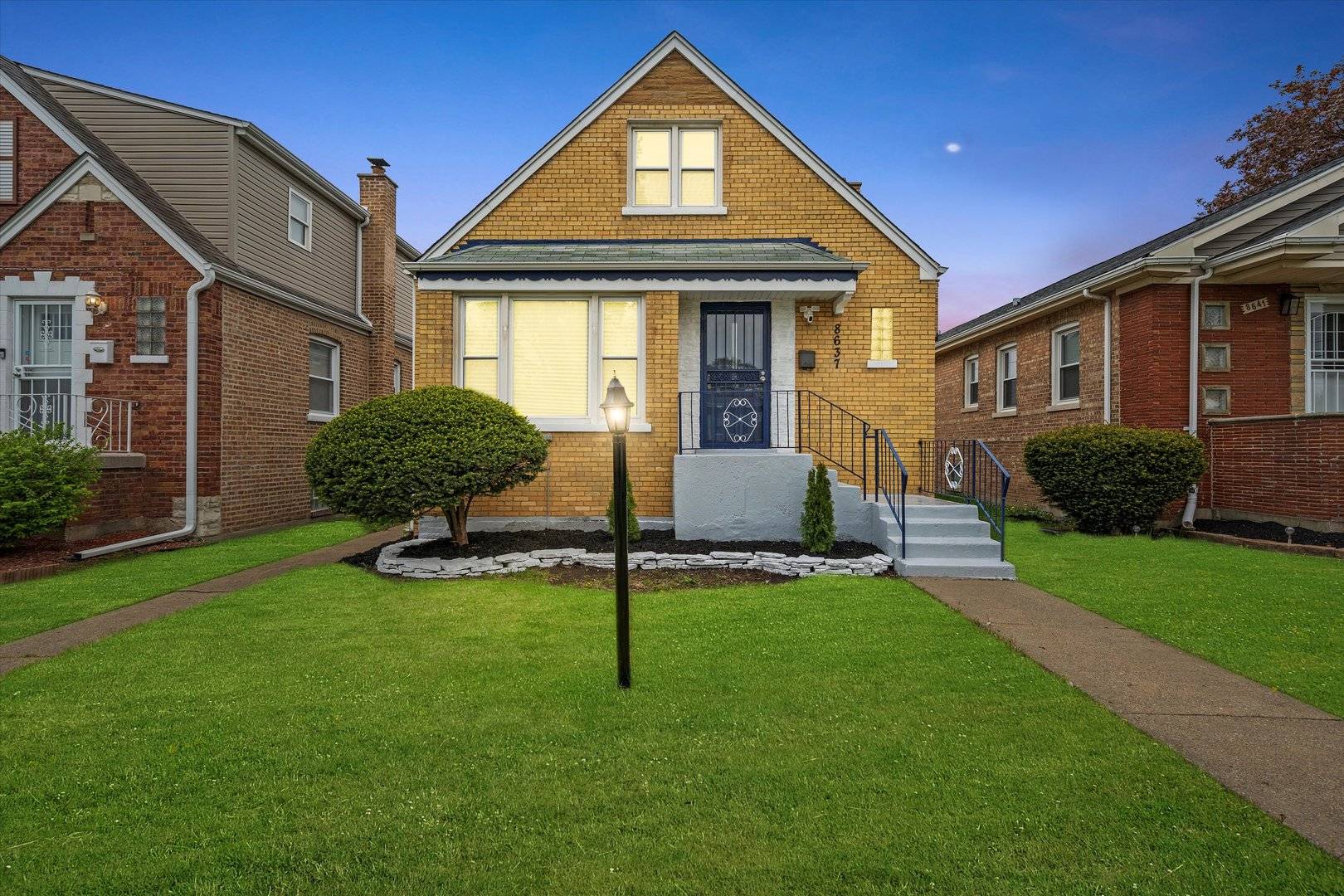 Chicago, IL 60620,8637 S Honore ST