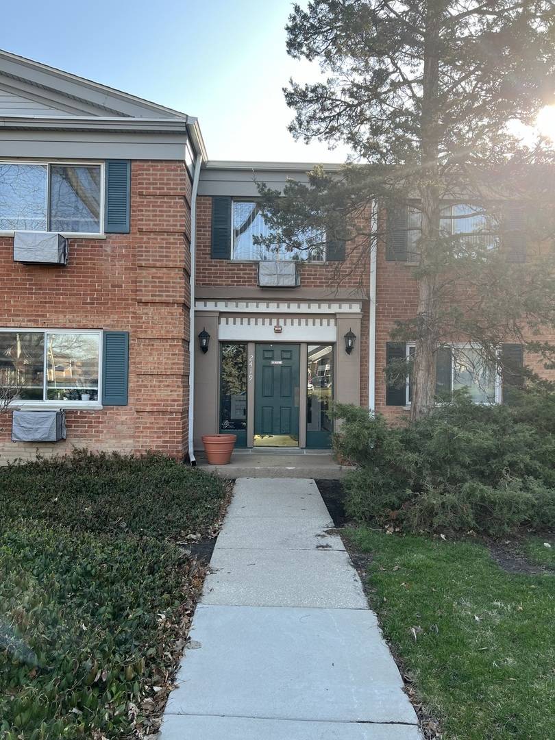 Arlington Heights, IL 60005,2419 S GOEBBERT RD #210