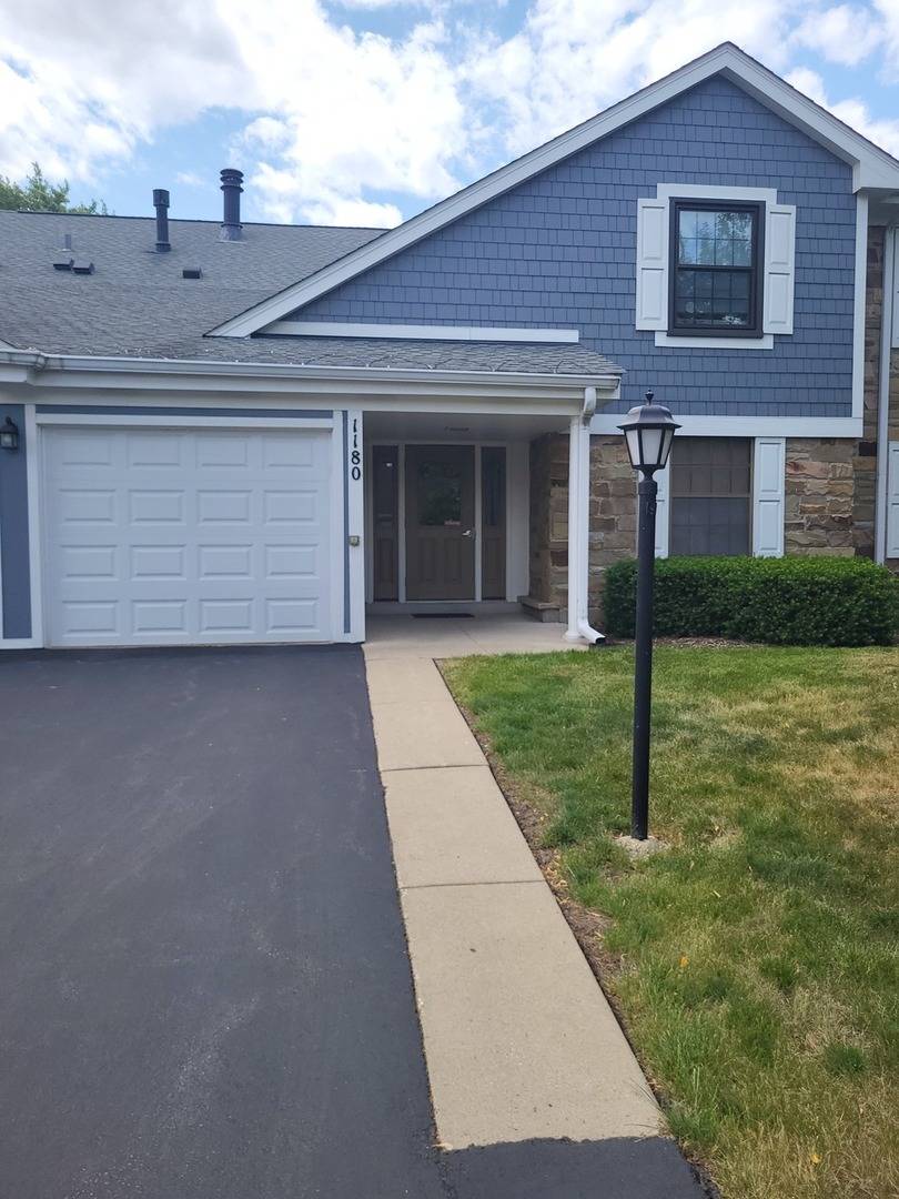 Wheeling, IL 60090,1180 Silverwood CT #B1