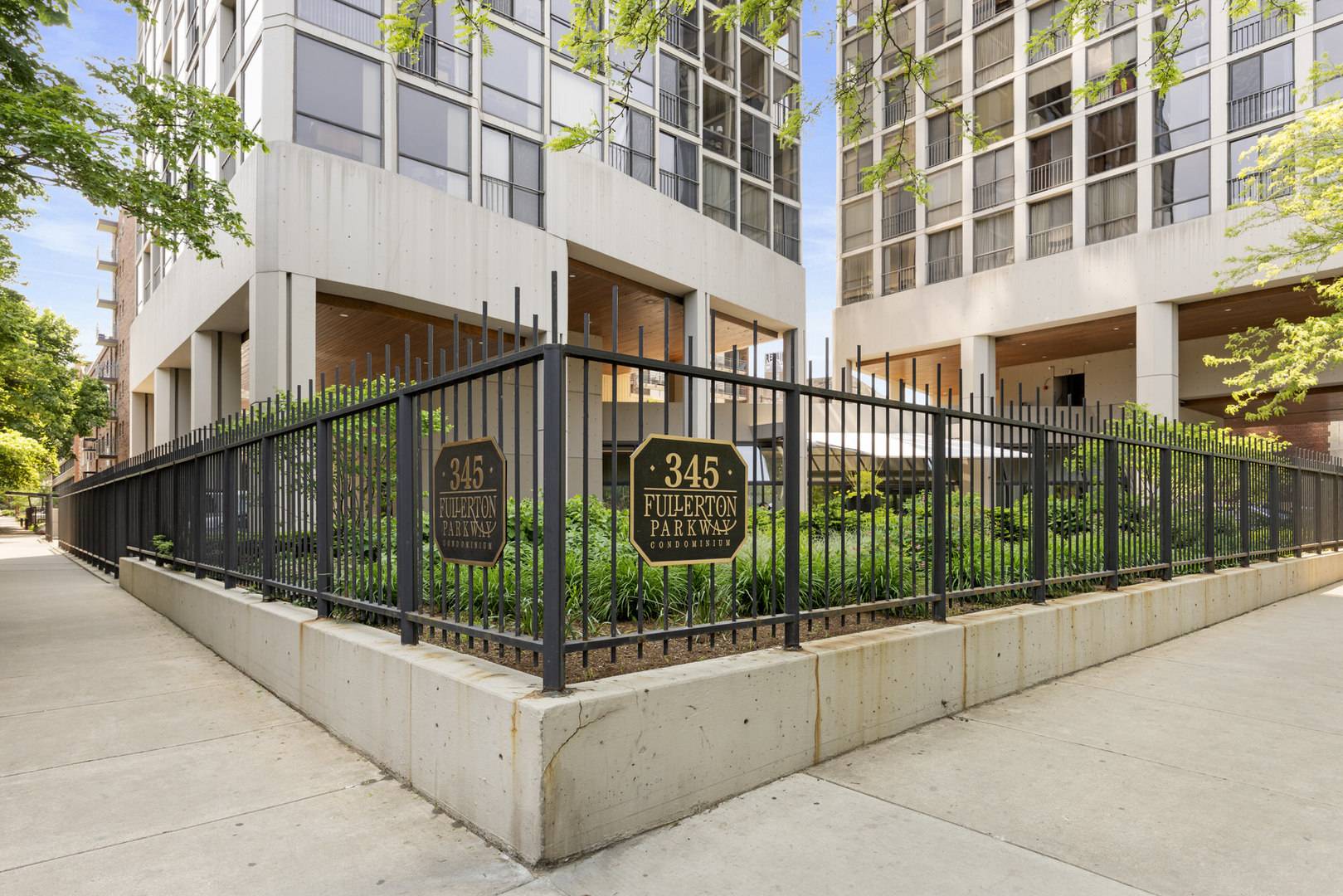 Chicago, IL 60614,345 W Fullerton Pkwy #402