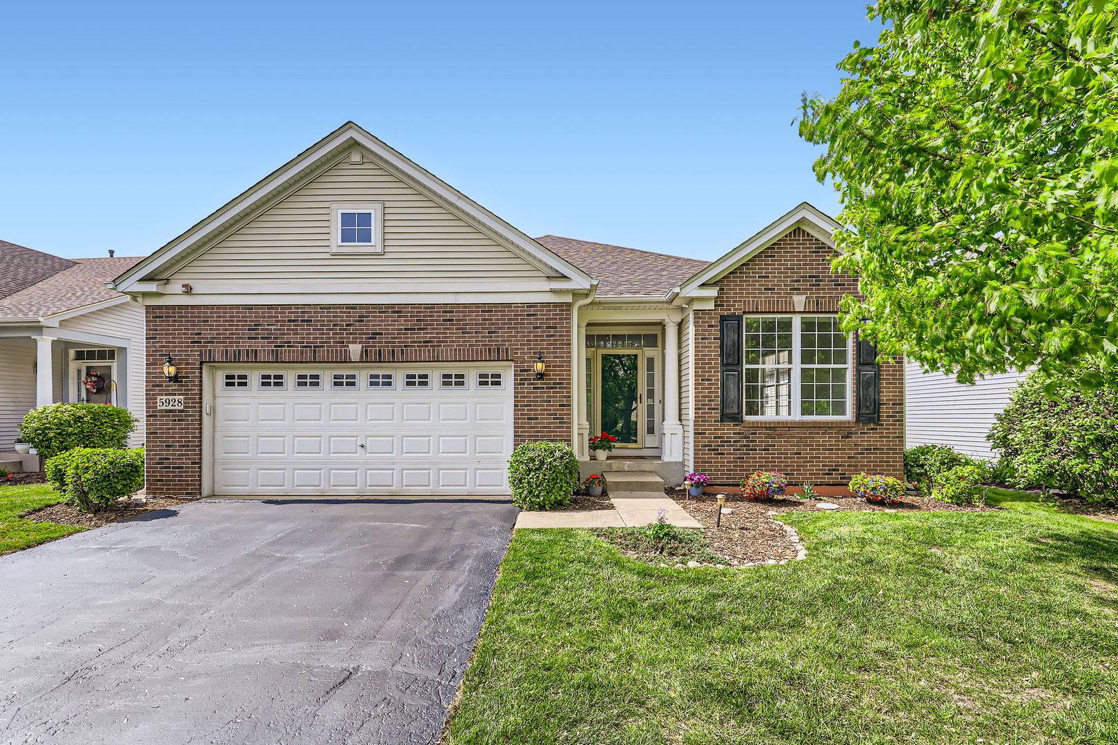 Hoffman Estates, IL 60192,5928 Leeds RD