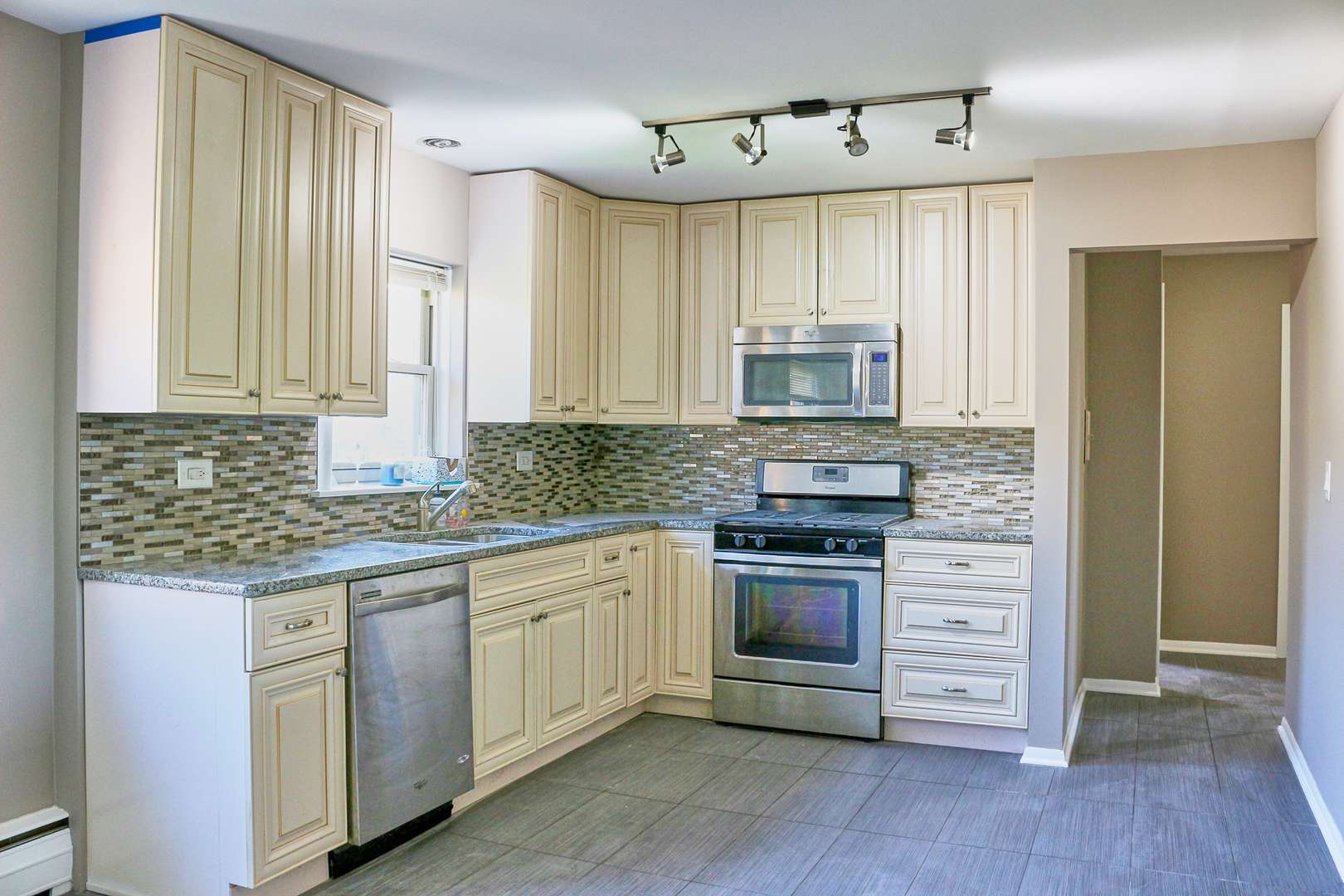 Chicago, IL 60639,5801 W Fullerton AVE #3A