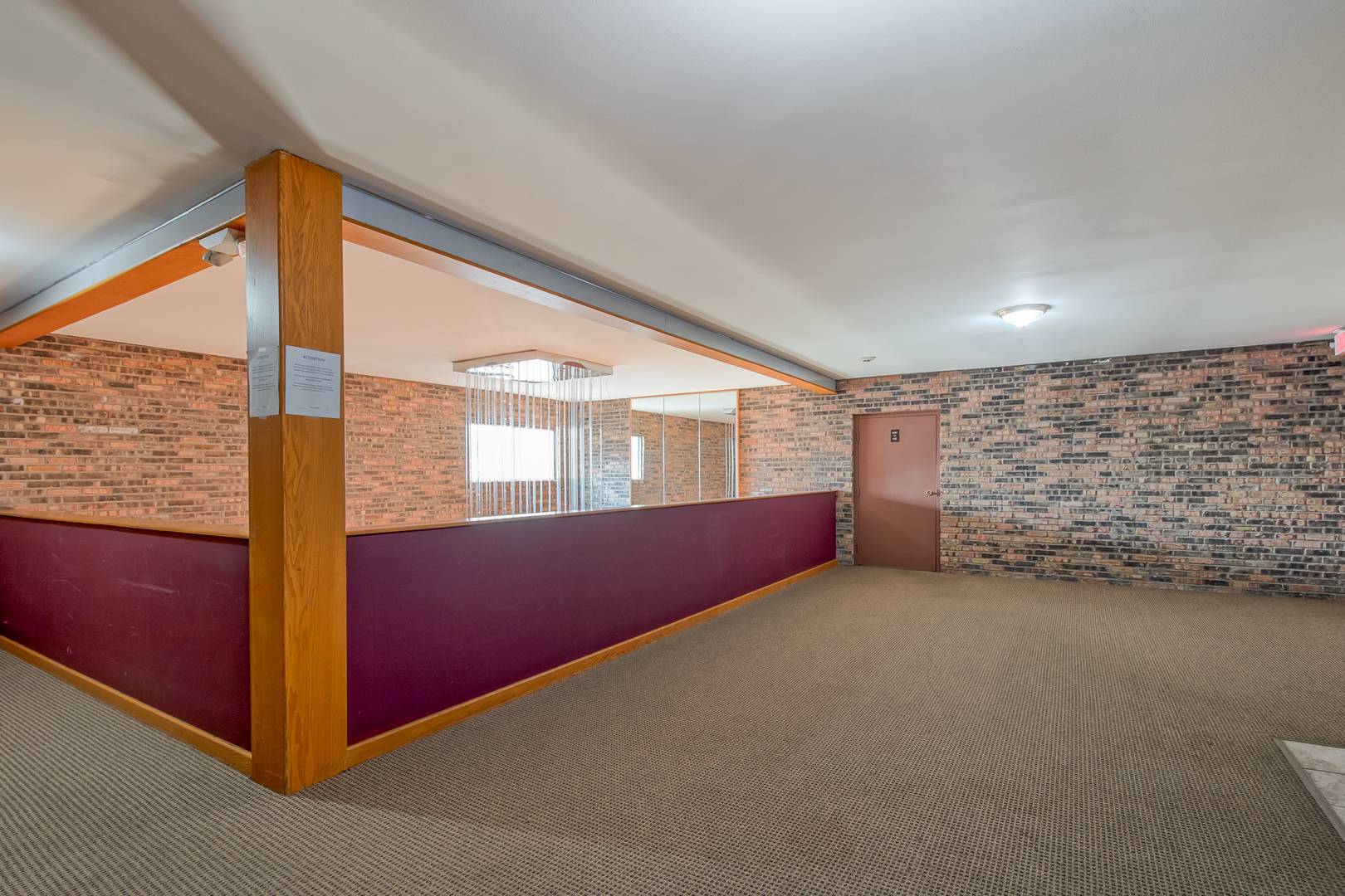 Des Plaines, IL 60016,8936 N Parkside AVE #402