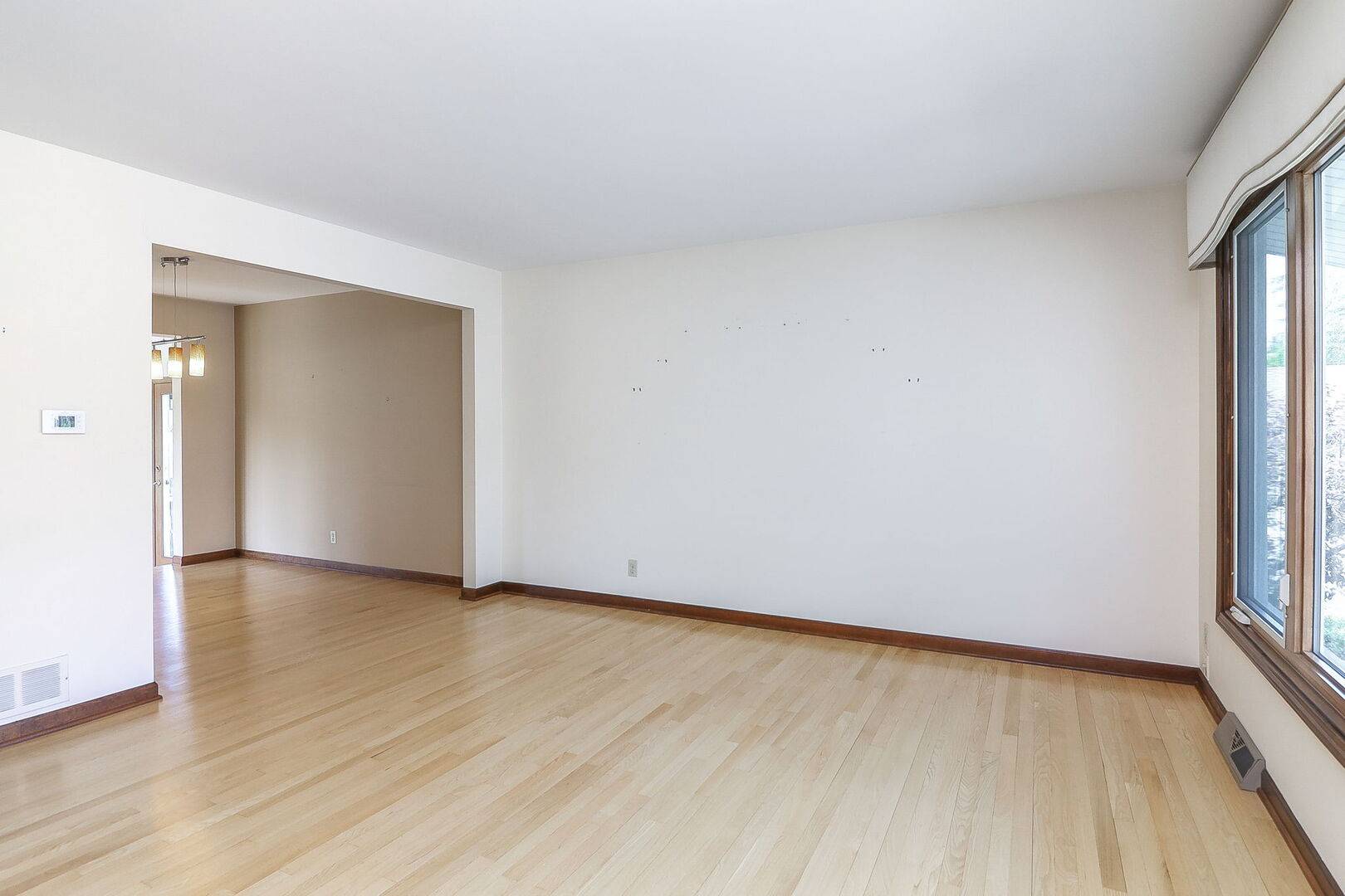 Westmont, IL 60559,211 James DR