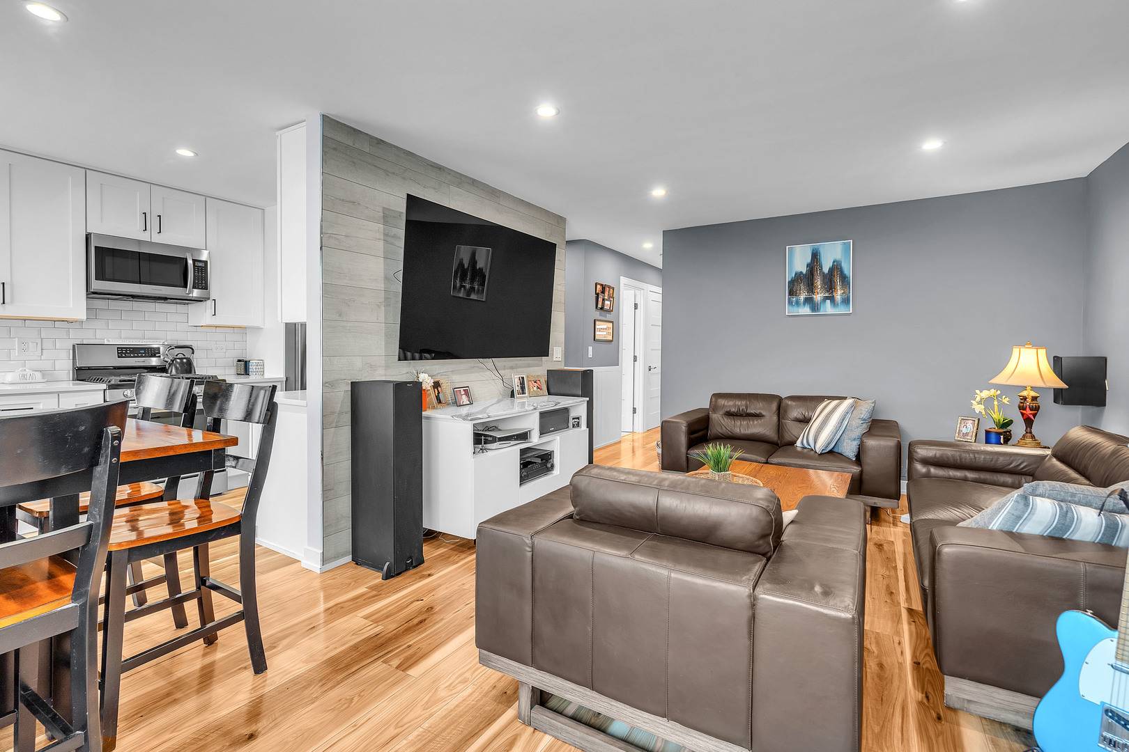 Chicago, IL 60656,8661 1/2 W Foster AVE #3A