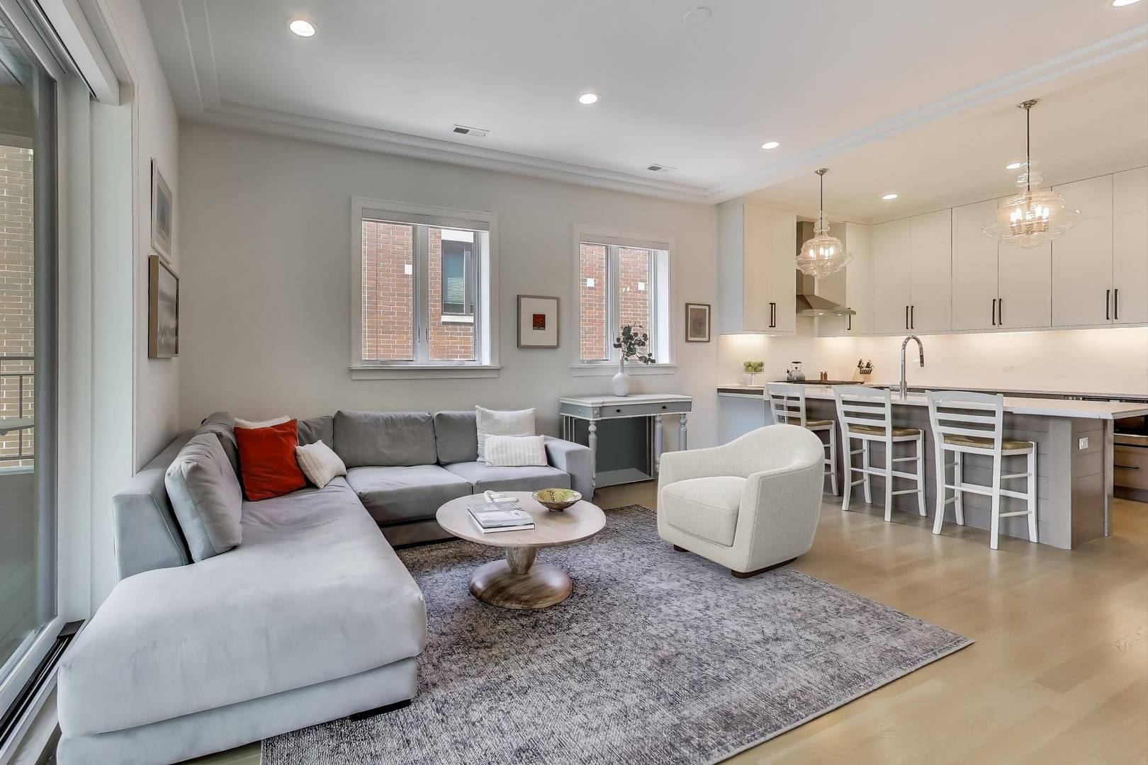 Chicago, IL 60614,2745 N greenview AVE #2