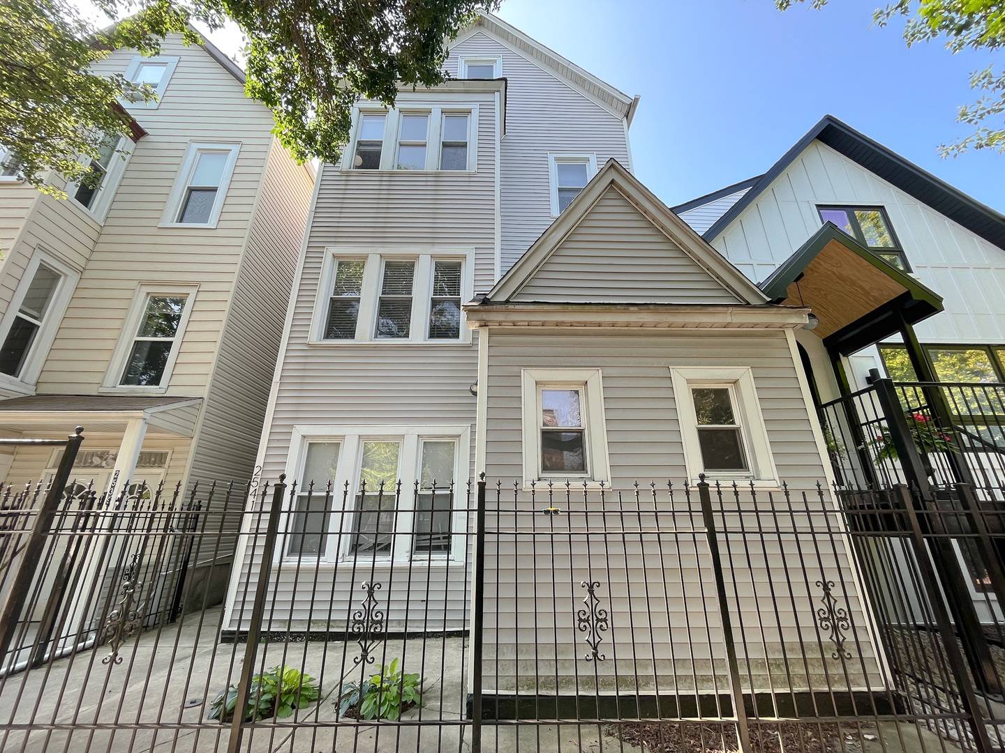 Chicago, IL 60647,2541 W Cortland ST #3