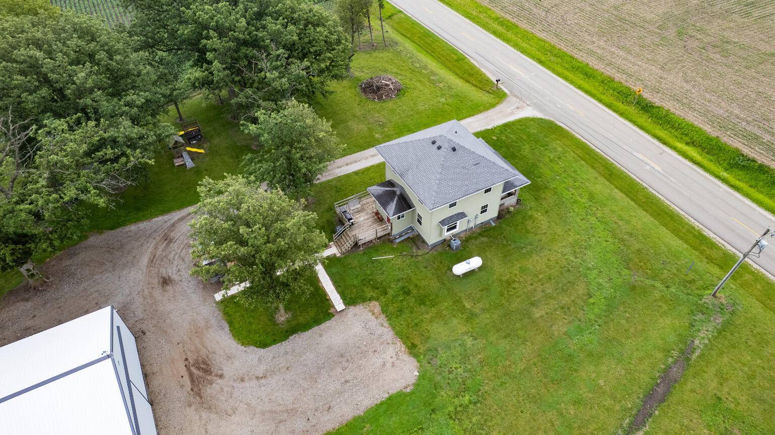 Melvin, IL 60952,884 E 1200n RD
