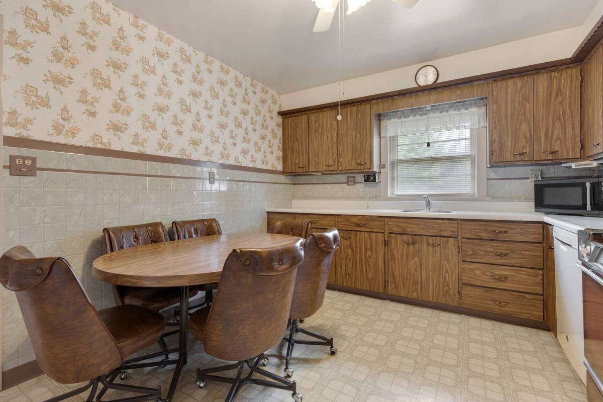 Zion, IL 60099,3324 Colgate AVE