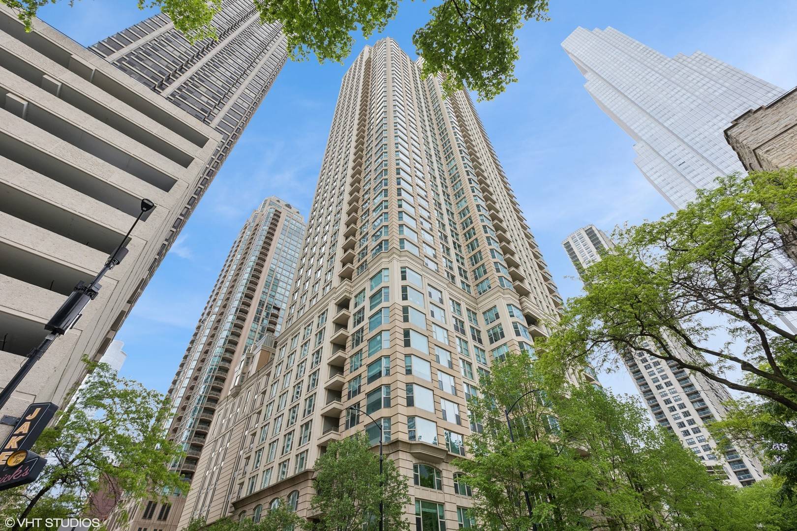 Chicago, IL 60611,25 E SUPERIOR ST #3004