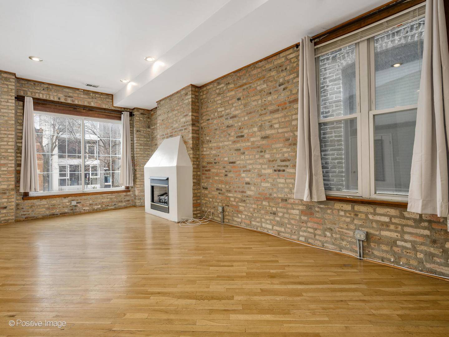 Chicago, IL 60647,2023 W Armitage AVE