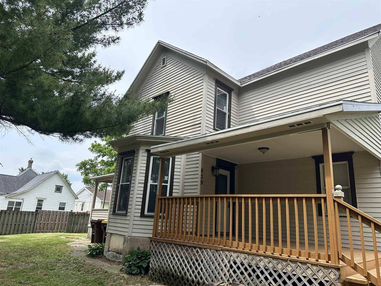 Freeport, IL 61032,639 W Elk ST