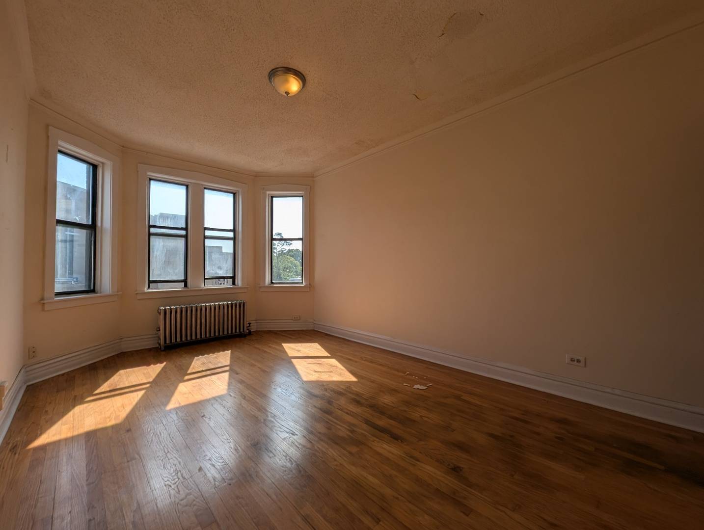 Chicago, IL 60651,1542 N Kedzie AVE #3O