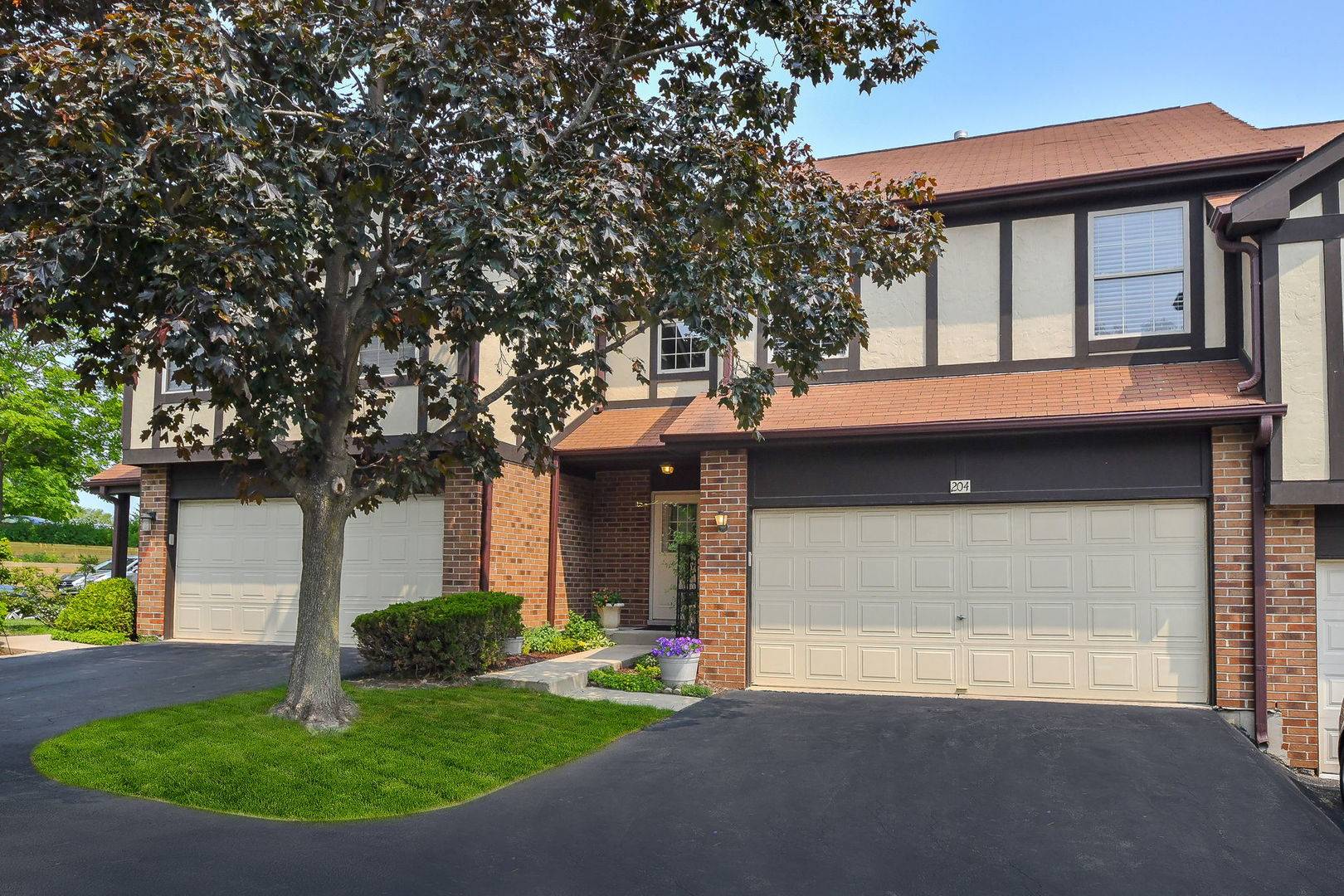 Bloomingdale, IL 60108,204 Stoneybrook LN