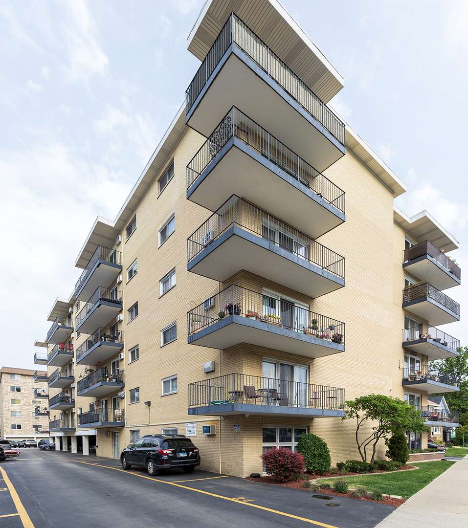 Forest Park, IL 60130,320 Circle AVE #102