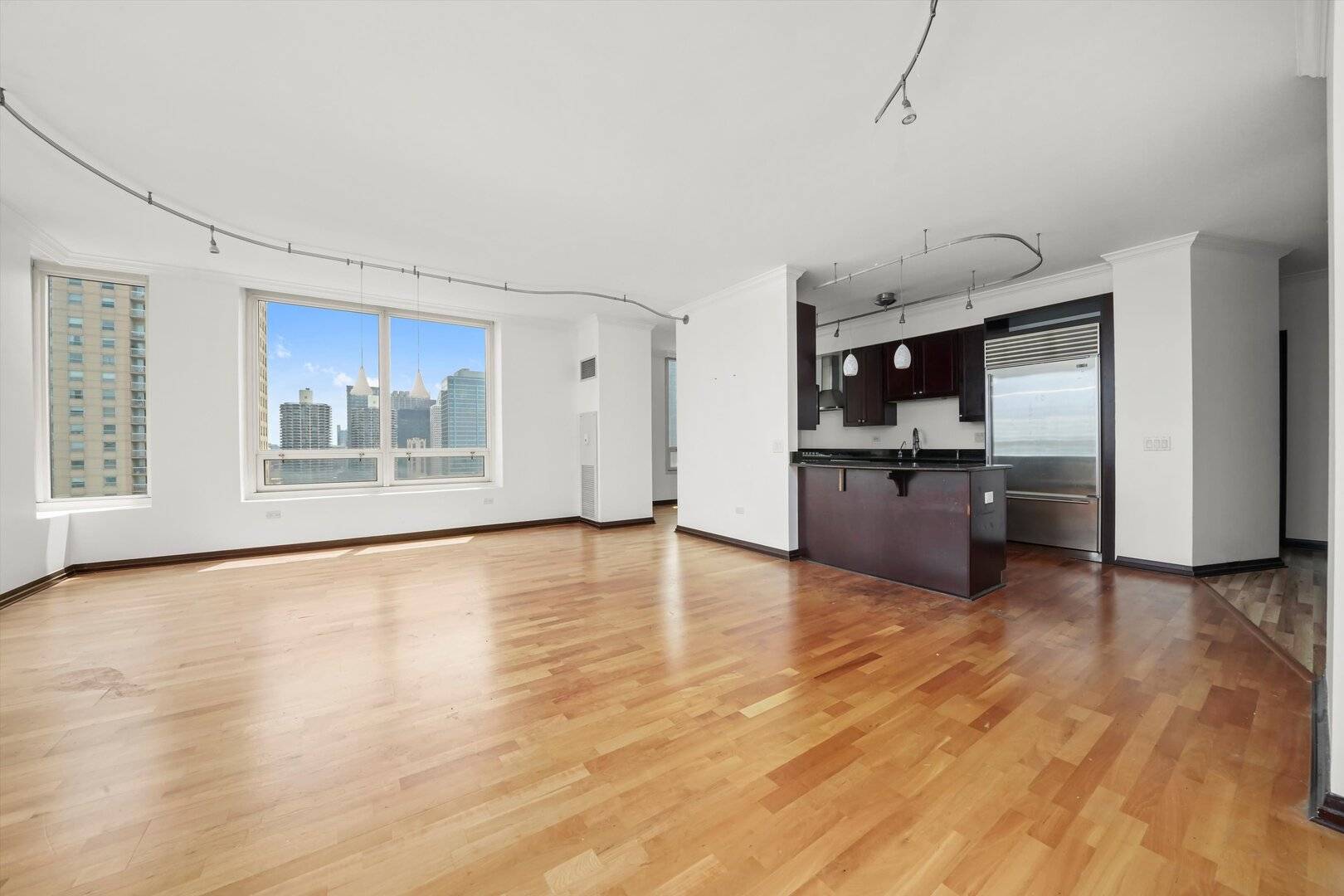 Chicago, IL 60654,33 W Ontario ST #43B