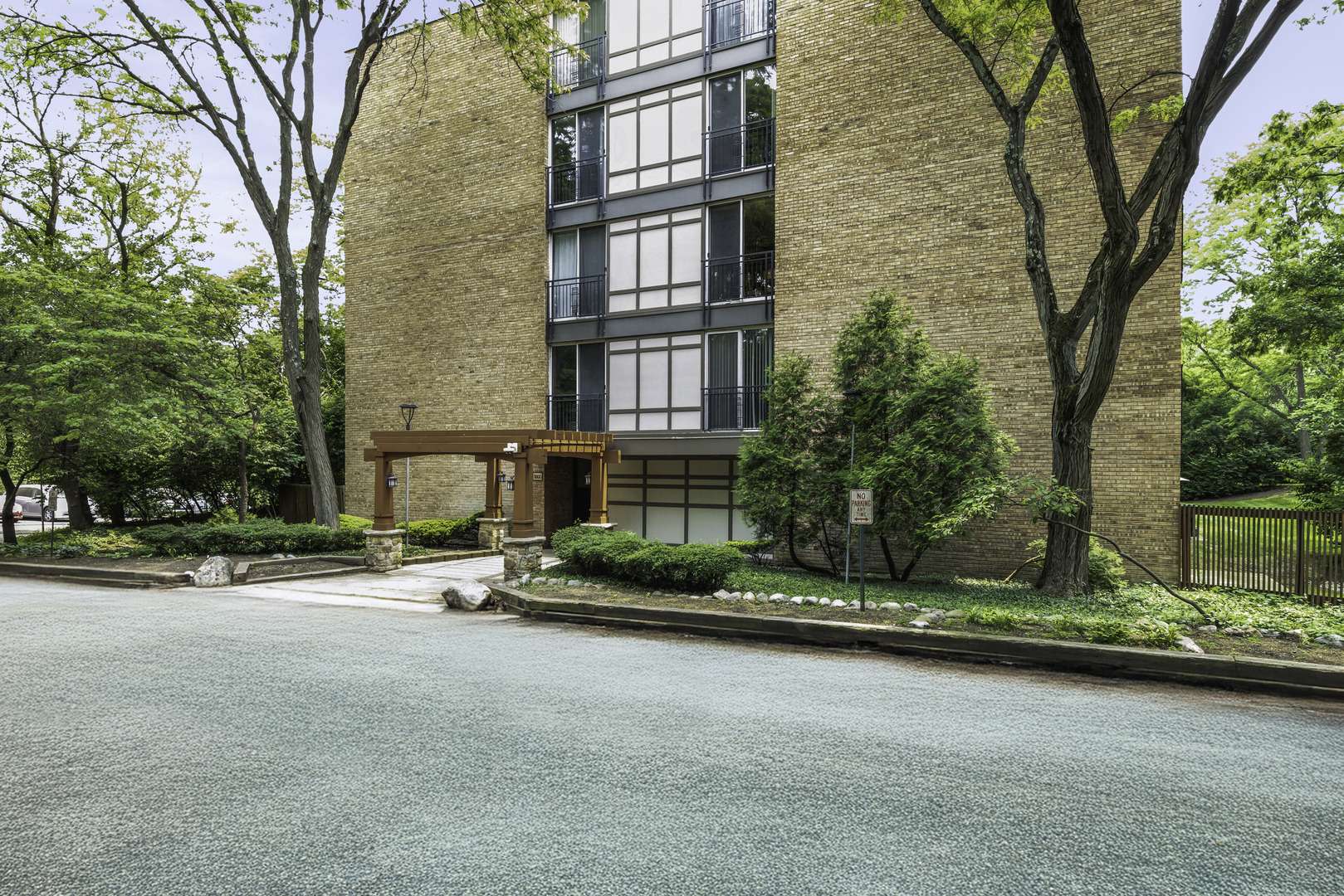 Lisle, IL 60532,5800 Oakwood DR #1A