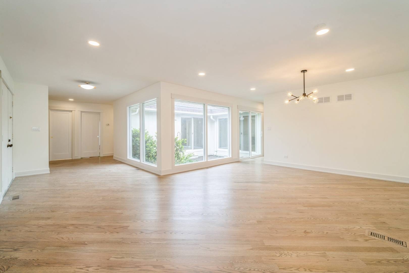 Northbrook, IL 60062,2240 Vista CT