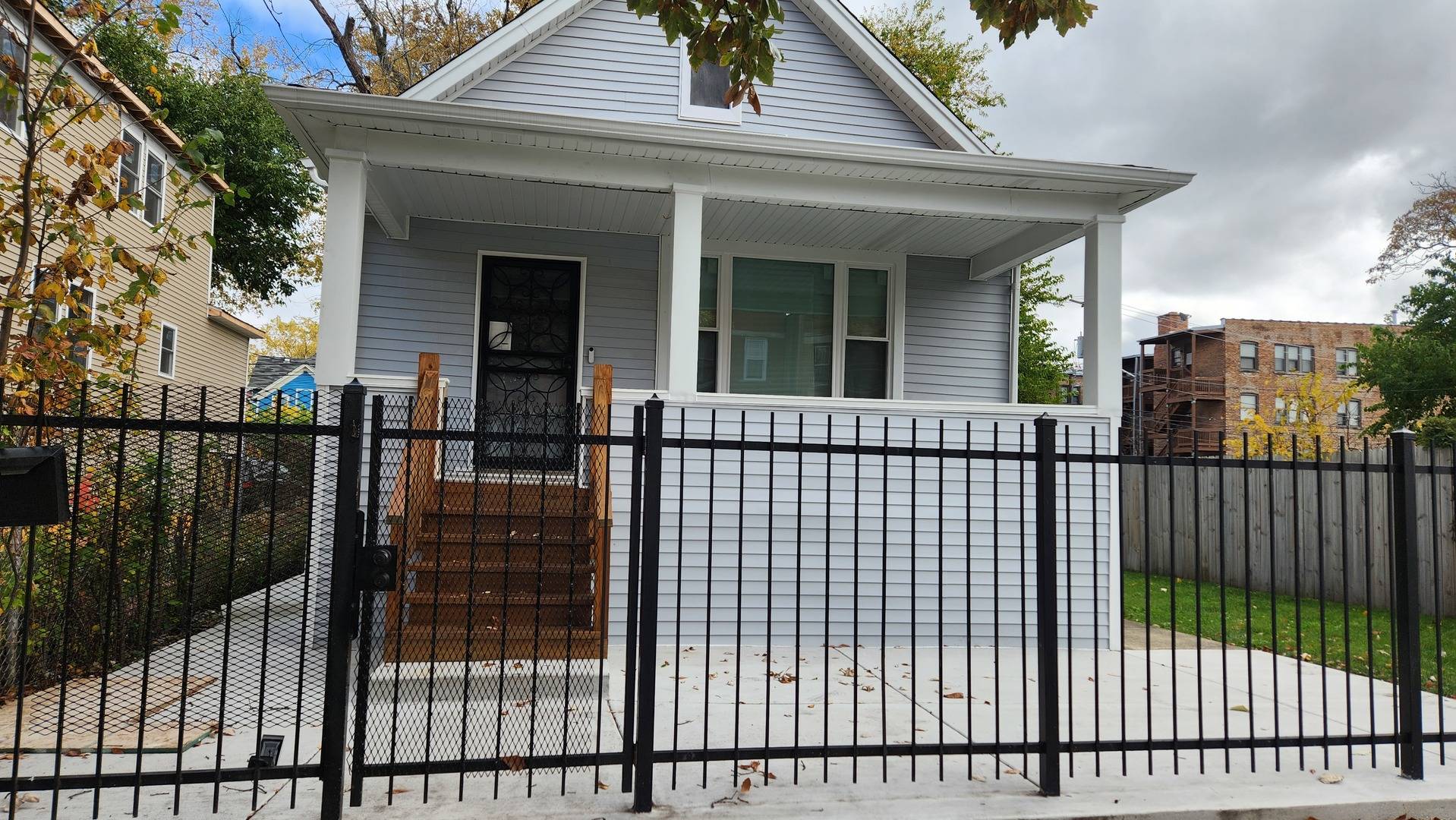 Chicago, IL 60644,619 N parkside AVE