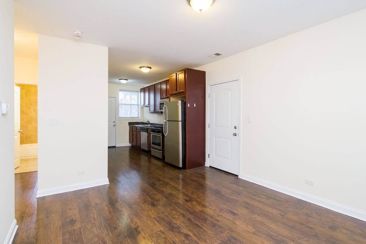 Chicago, IL 60641,4715 W Cornelia AVE #1W