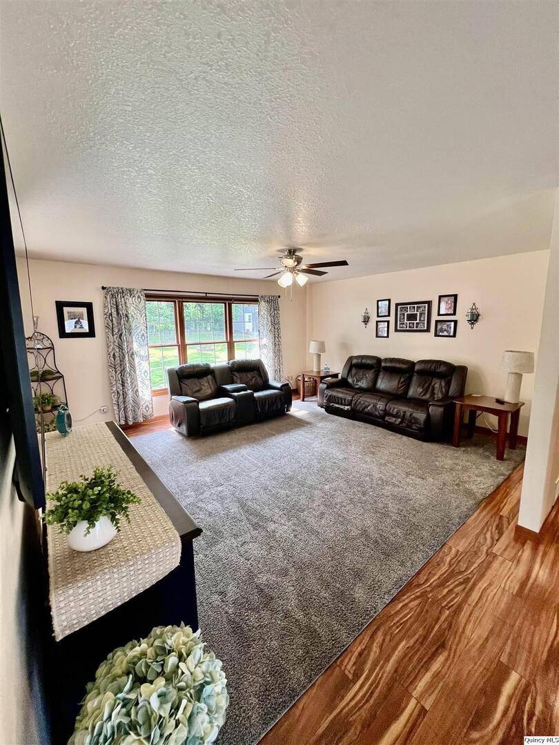 Hannibal, MO 63401,200 Hummingbird LN