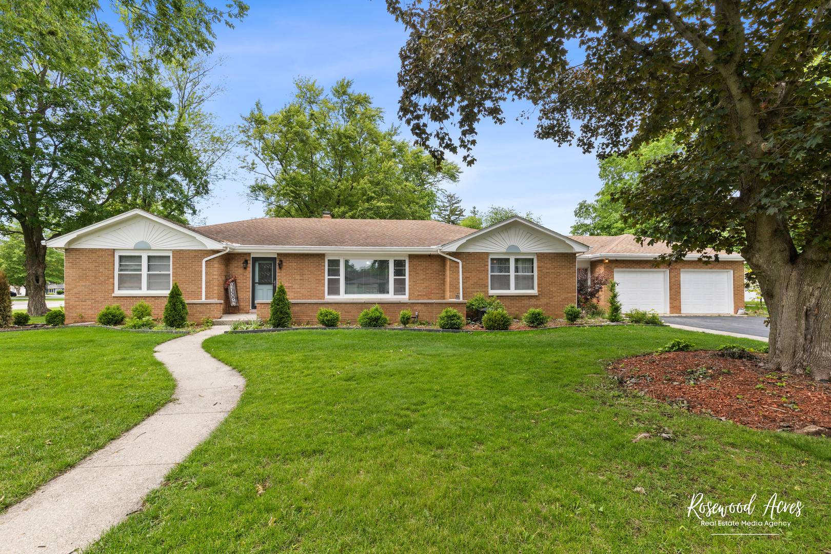 Momence, IL 60954,528 W Washington ST