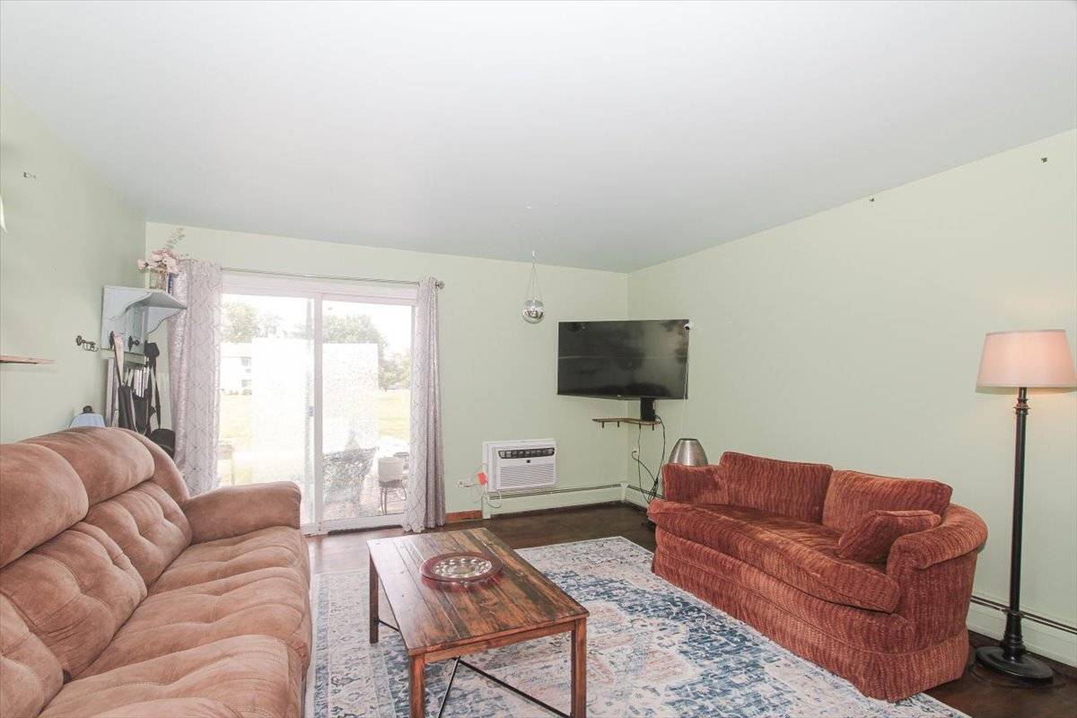 Des Plaines, IL 60016,9204 Bumble Bee DR #1H