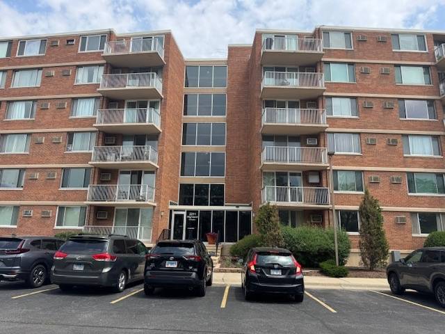 Lombard, IL 60148,2211 S Highland AVE #4C