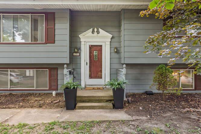 Urbana, IL 61802,1709 Briarcliff DR