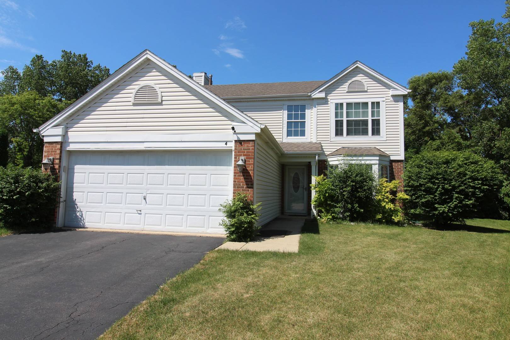 Streamwood, IL 60107,4 HUMMINGBIRD CT