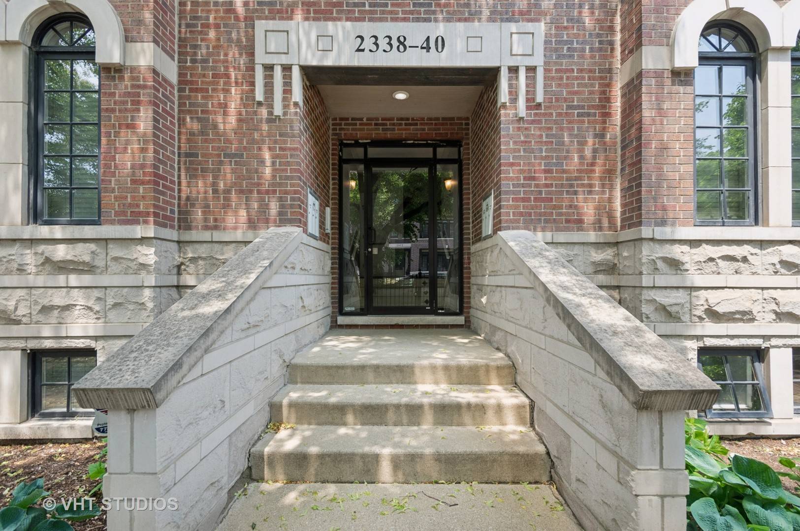 Chicago, IL 60618,2338 W Roscoe ST #2E