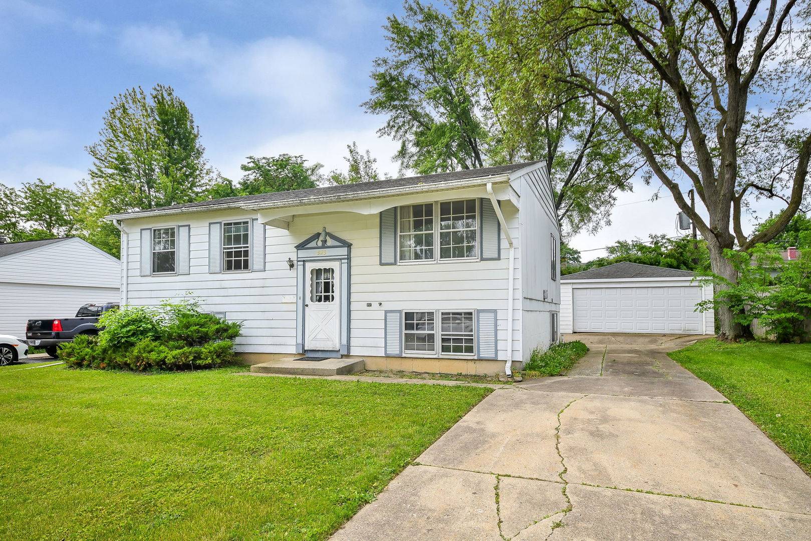 Glendale Heights, IL 60139,323 Mark AVE