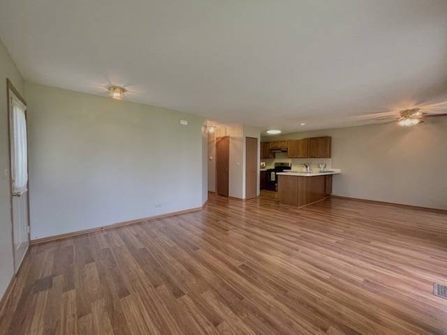 Elk Grove Village, IL 60007,304 University LN #5