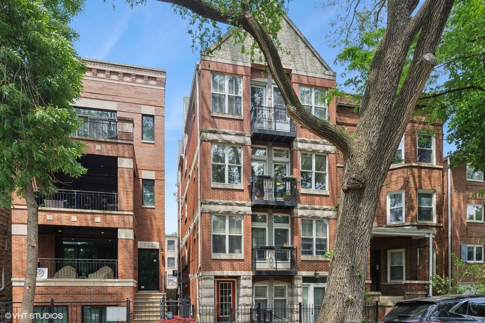 Chicago, IL 60657,920 W Wolfram ST #3