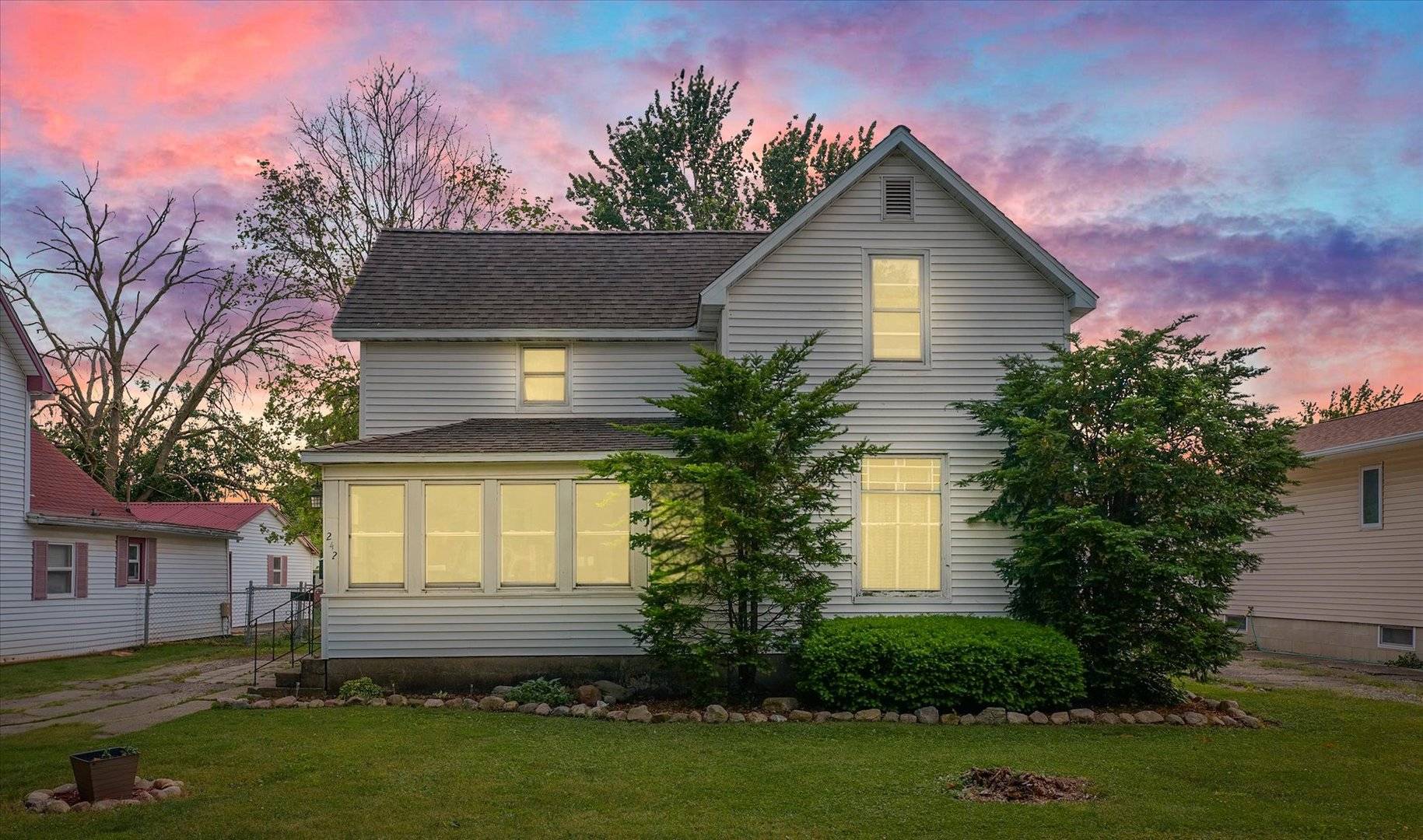 Paxton, IL 60957,242 E Pine ST