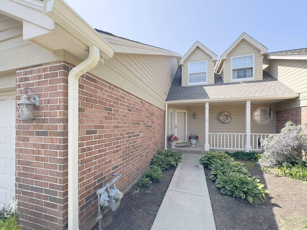 Elgin, IL 60123,503 Shagbark DR #503
