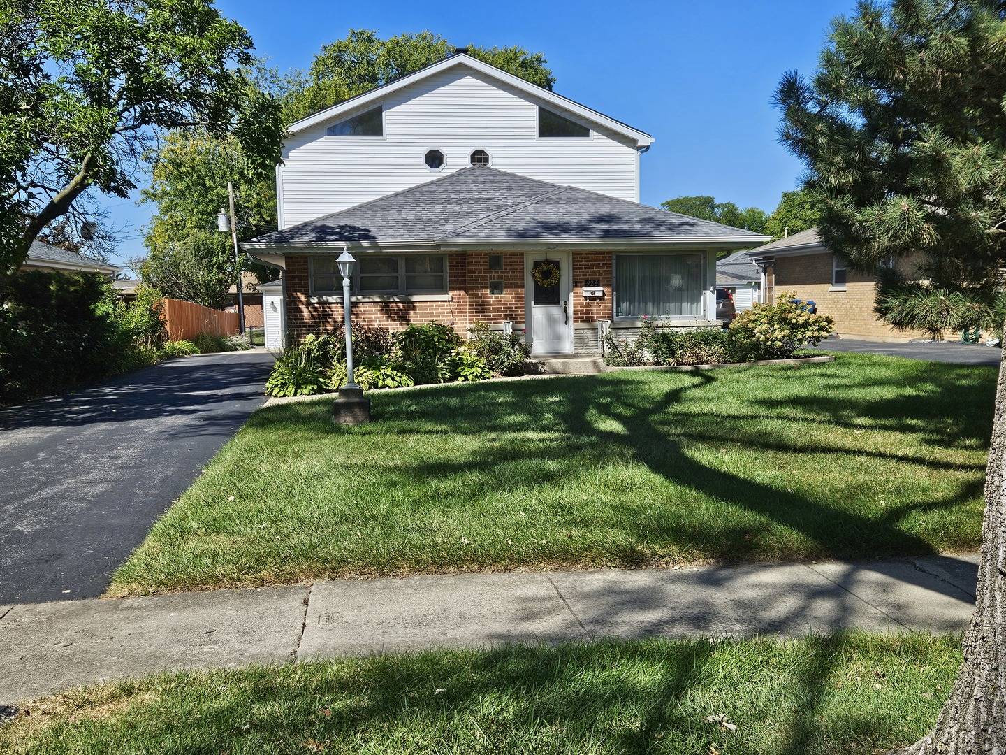 Elmhurst, IL 60126,928 S Hillcrest AVE
