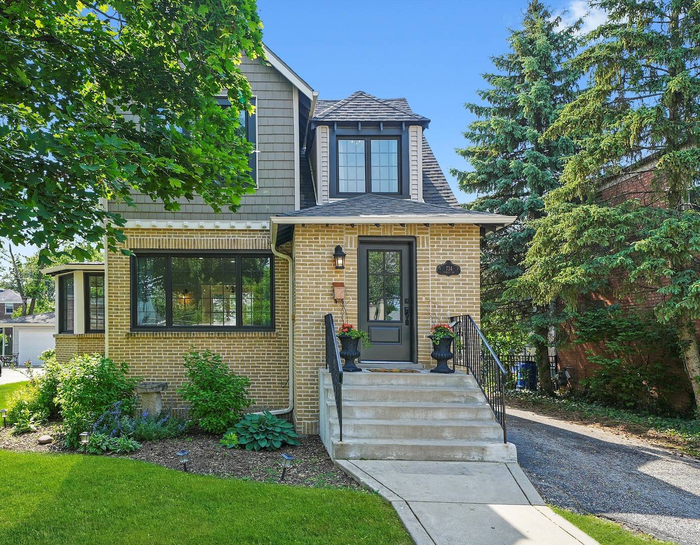 La Grange Park, IL 60526,734 FOREST RD