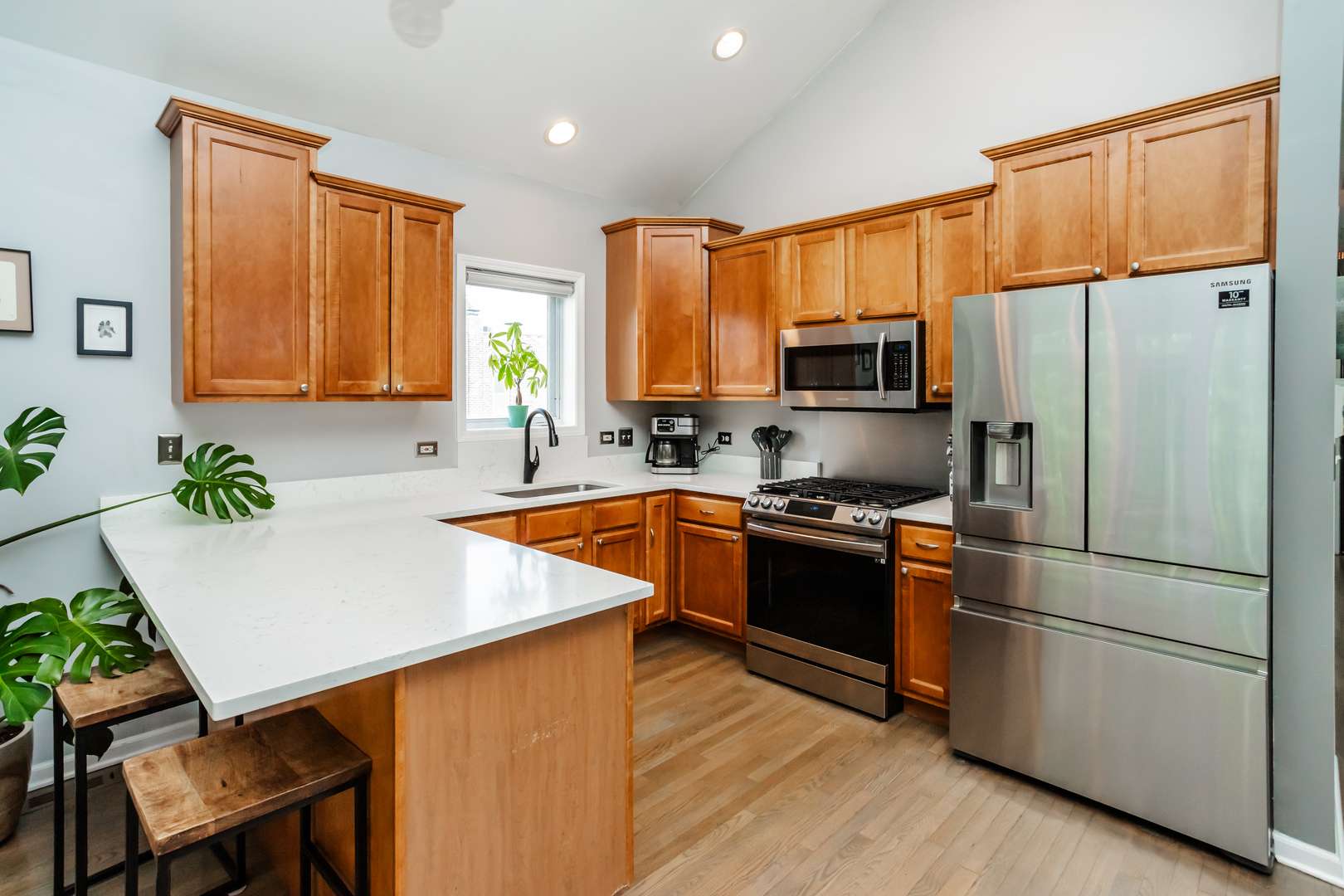 Chicago, IL 60622,2737 W Thomas ST #3