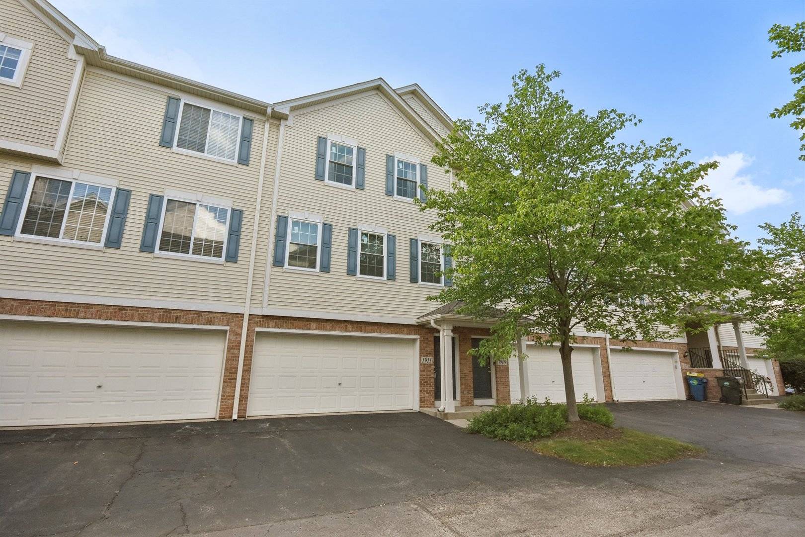 Aurora, IL 60503,1911 Indian Hill LN