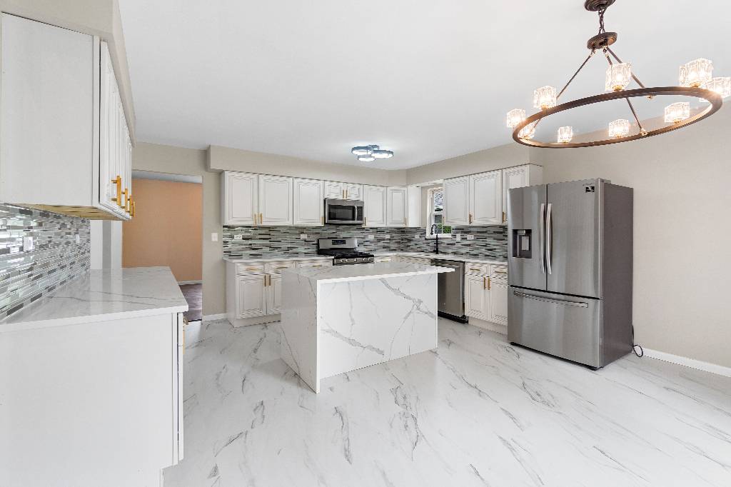 Gurnee, IL 60031,933 Tralee CT