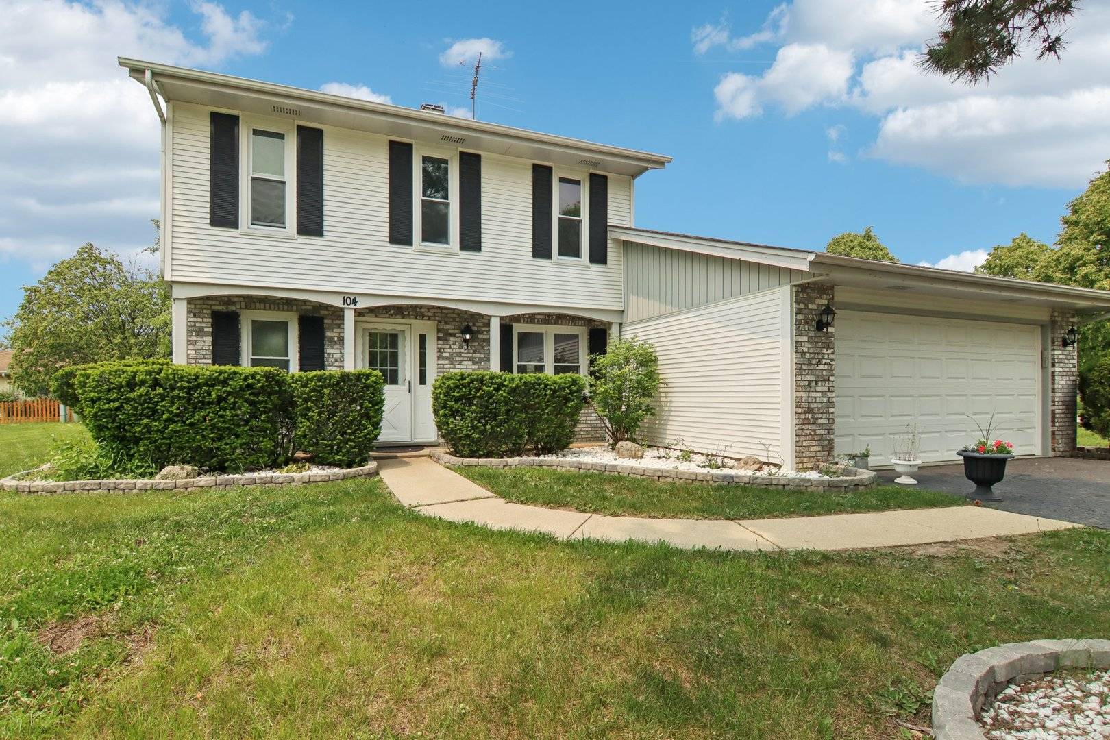 Schaumburg, IL 60193,104 S Walnut LN
