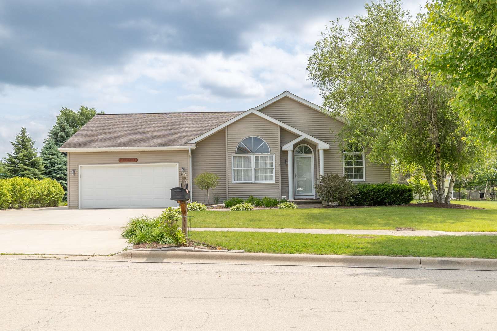 Genoa, IL 60135,608 Cherry Tree LN