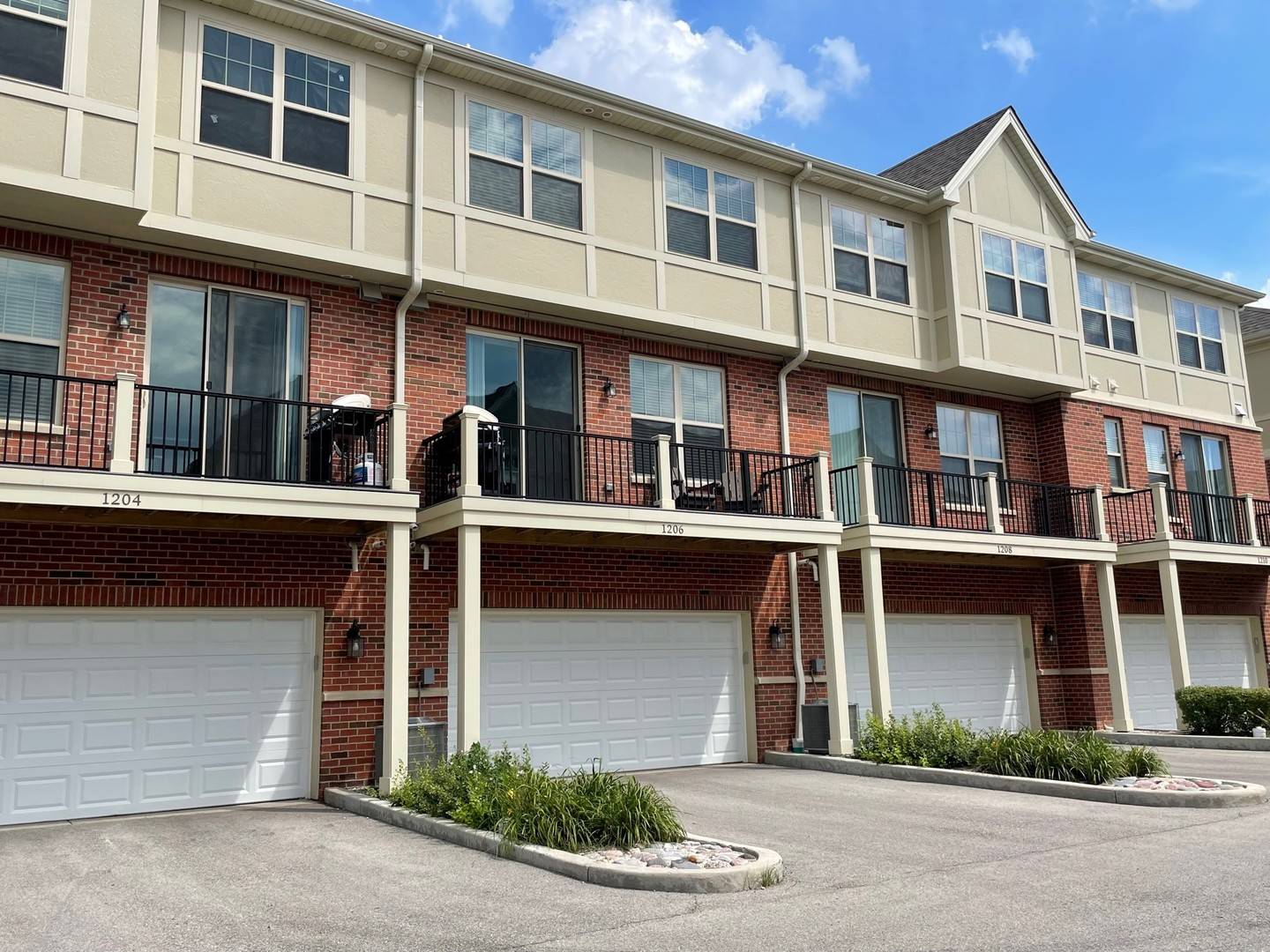 Vernon Hills, IL 60061,1208 Byrne BLVD