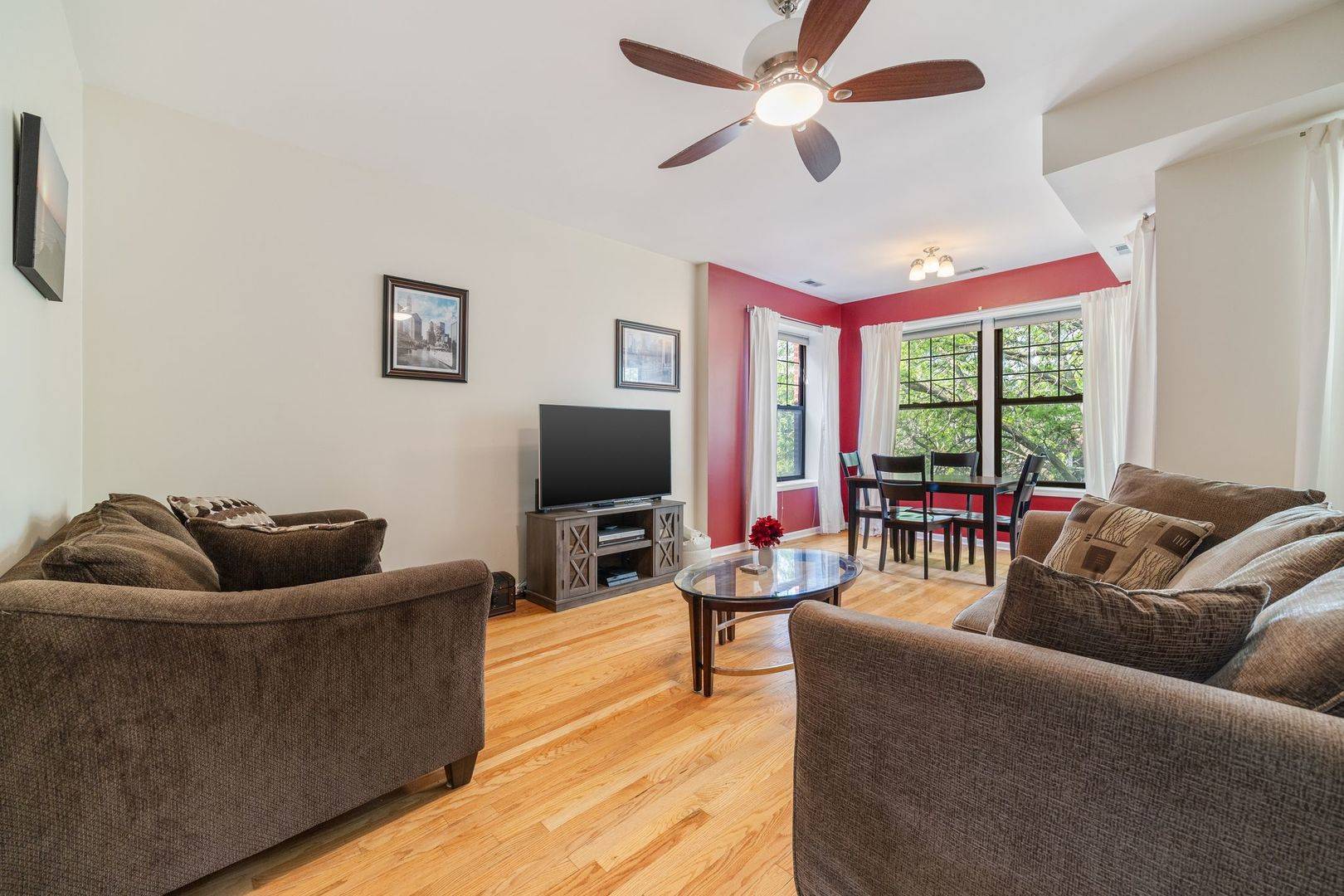 Chicago, IL 60625,4705 N Campbell AVE #3